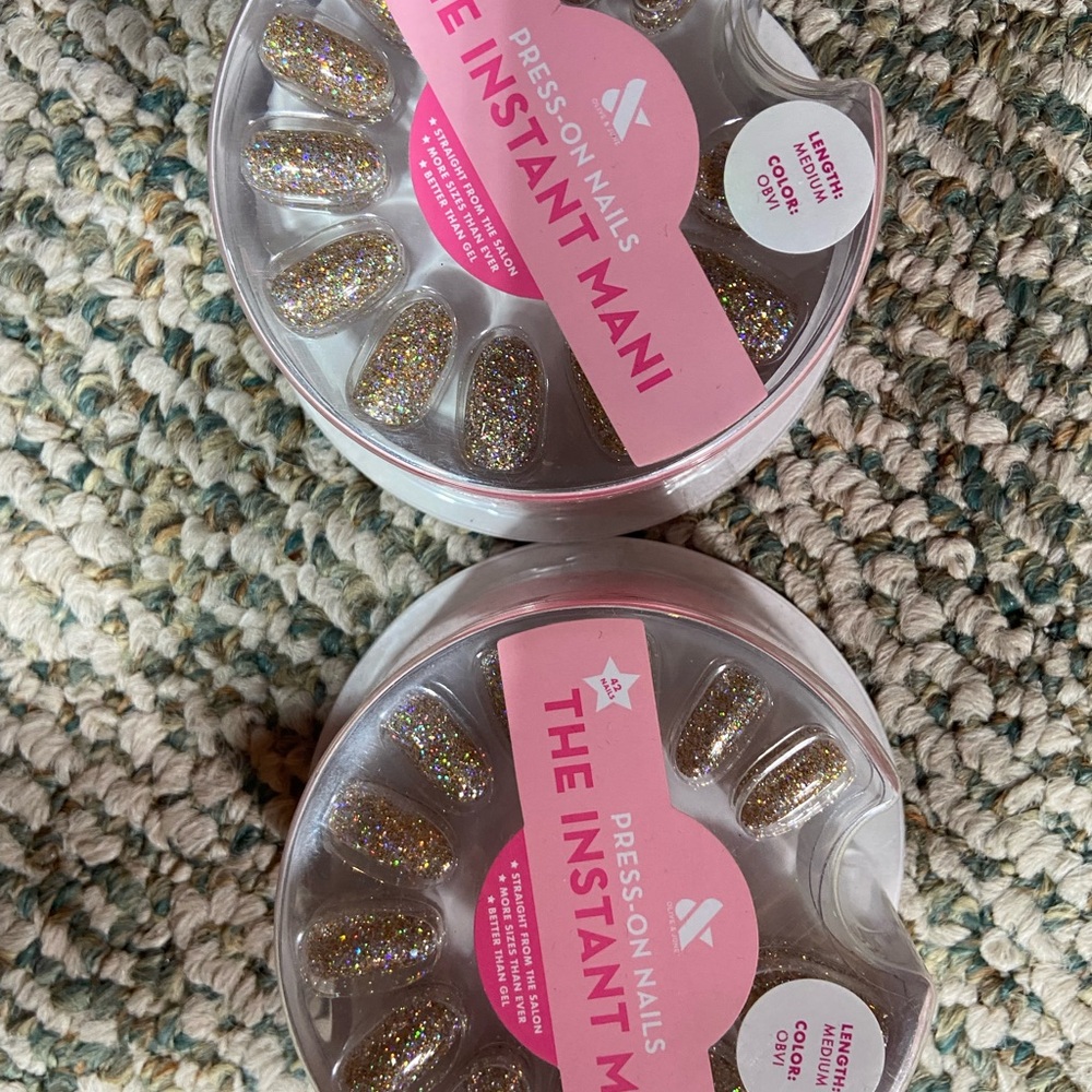 The Instant Mani Glitter Press-On NailsOBVI